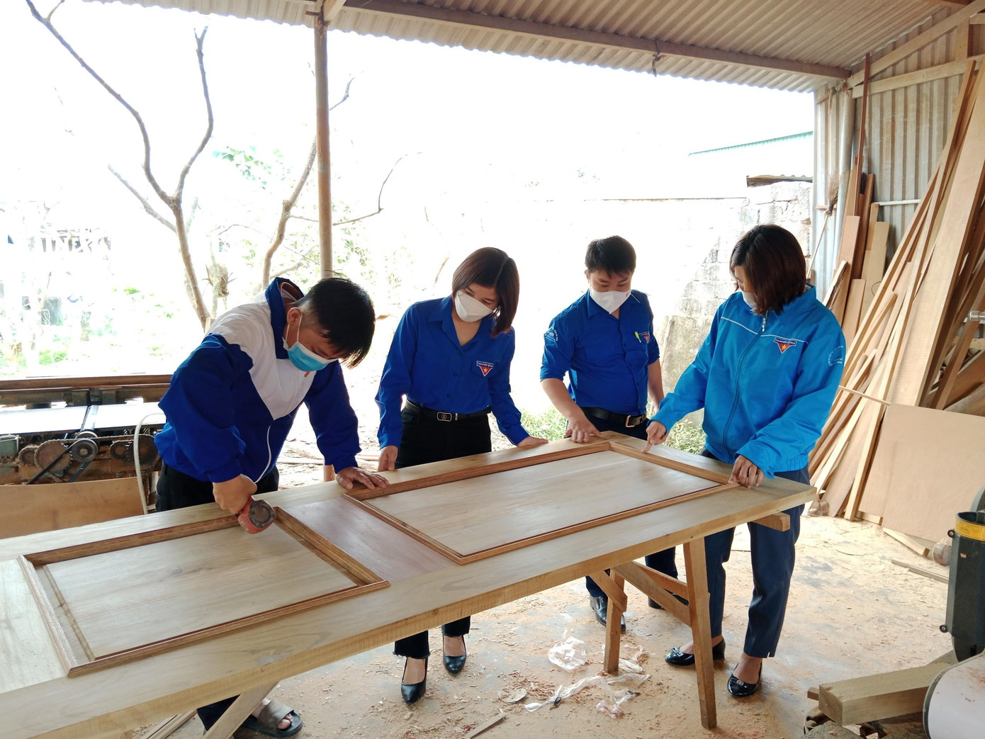 Tuổi trẻ huyện Can Lộc ra mắt thêm 4 mô hình kinh tế thanh niên: Mô hình sản xuất và chế biến gỗ (Phú Lộc), chăn nuôi tổng hợp (Thanh Lộc), trồng nấm (Mỹ Lộc) và sản xuất gạch (thị trấn Nghèn).