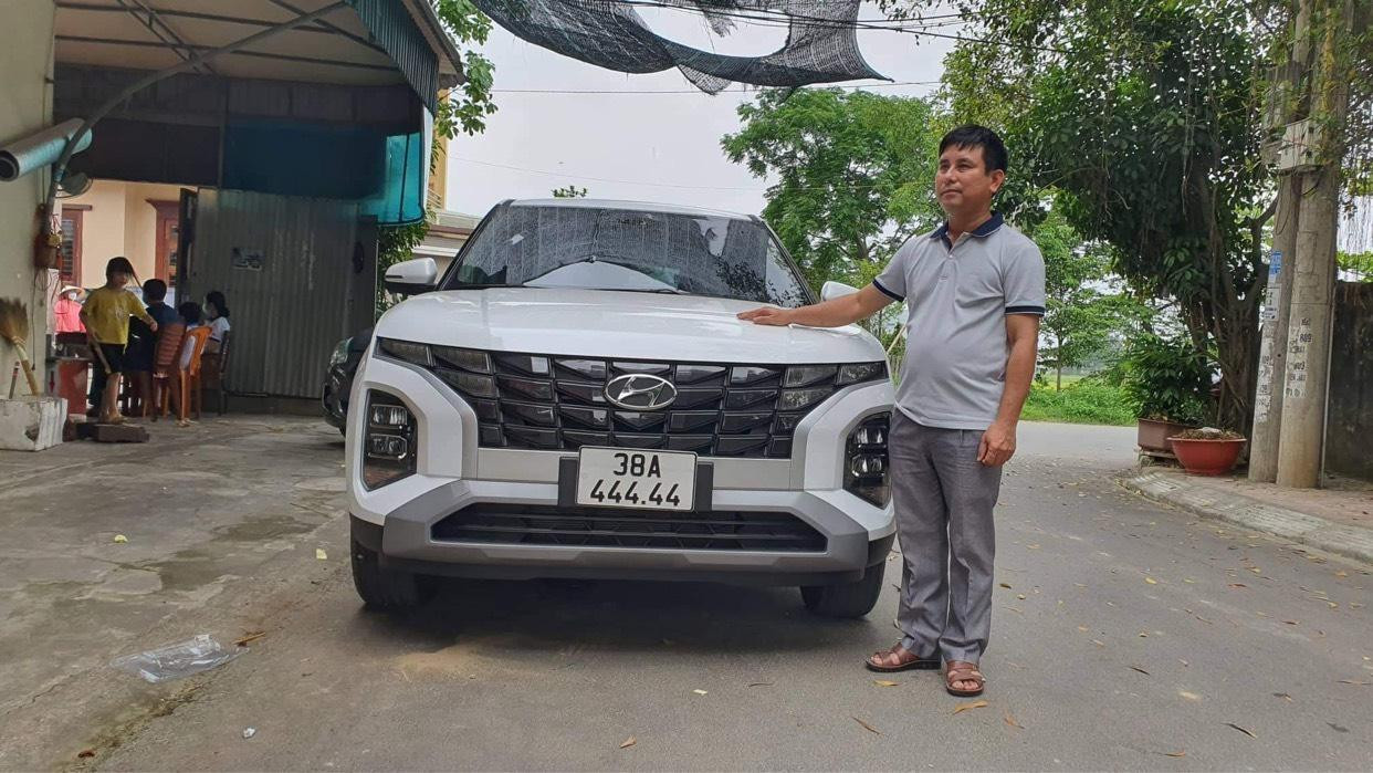 Chiếc xe mà anh Trí vừa bấm được biển số ngũ quý 4 Chiếc xe mà anh Trí vừa bấm được biển số ngũ quý 4