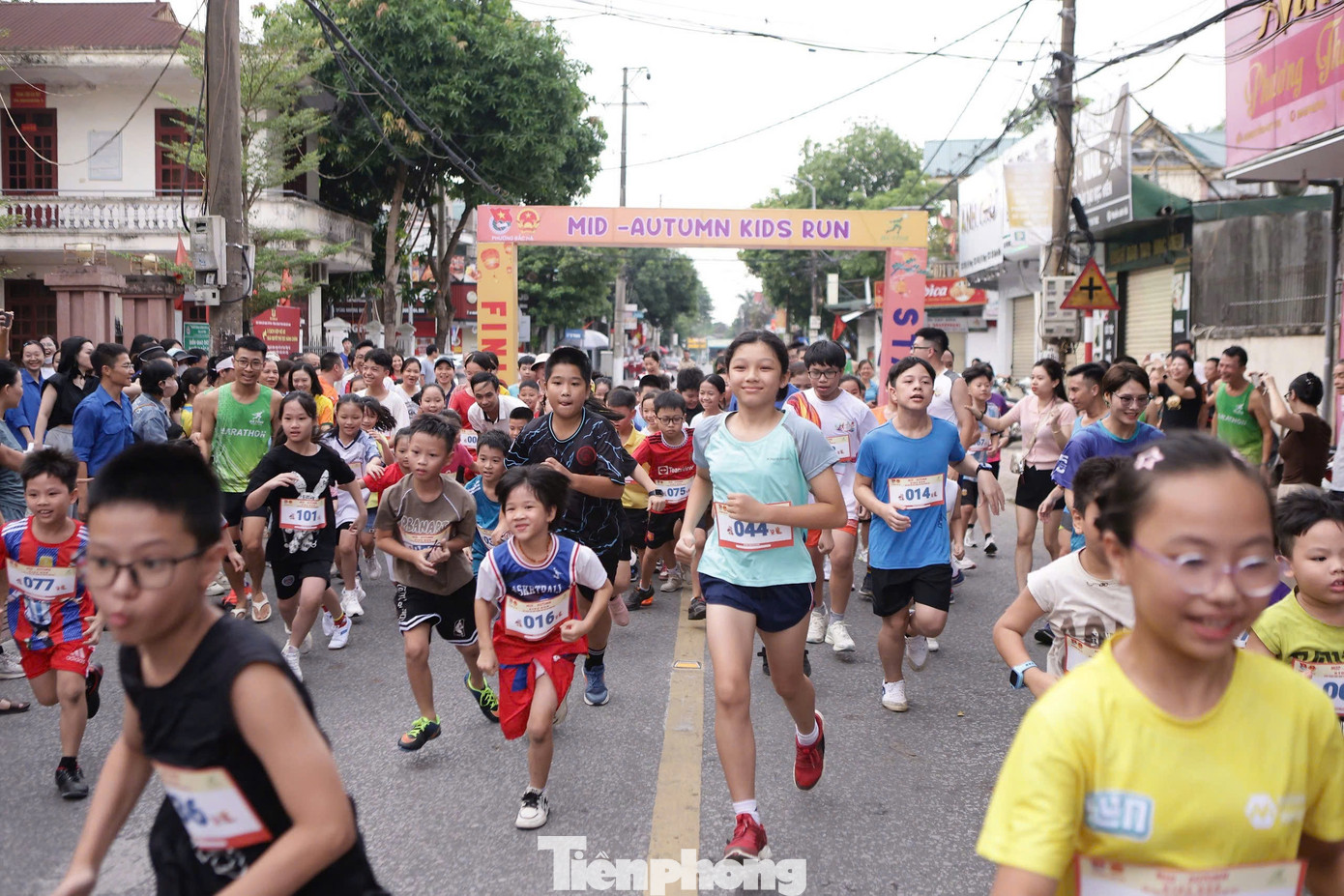 Đoàn phường Bắc Hà (thành phố Hà Tĩnh) cũng tổ chức giải chạy marathon thiếu nhi Mid autumn thu hút sự tham gia của 110 vận động viên nhí. Hoạt động này nhằm tạo sân chơi bổ ích cho các em và gây quỹ nguồn lực hơn 10 triệu đồng. Đoàn phường Bắc Hà (thành phố Hà Tĩnh) cũng tổ chức giải chạy marathon thiếu nhi Mid autumn thu hút sự tham gia của 110 vận động viên nhí. Hoạt động này nhằm tạo sân chơi bổ ích cho các em và gây quỹ nguồn lực hơn 10 triệu đồng.