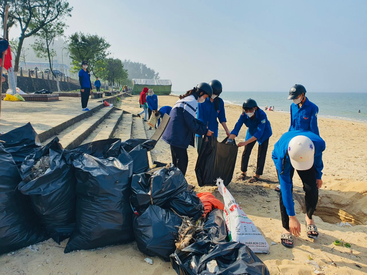 Chỉ trong thời gian ngắn, các đoàn viên thanh niên đã thu gom và xử lý hàng tấn rác thải các loại với chiều dài hơn 2km. Số lượng rác thải sau khi được thu gom được phân loại, vận chuyển về đúng nơi quy định để tiêu hủy đảm bảo vệ sinh môi trường.