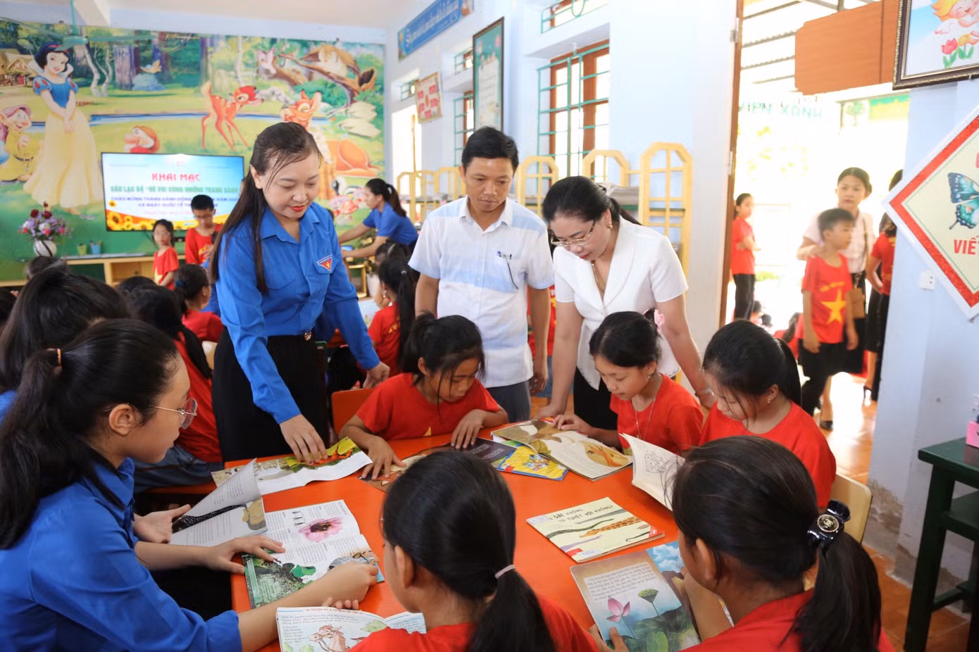 Tuổi trẻ huyện Thạch Hà phối hợp cùng Phòng GD&amp;ĐT huyện tổ chức khai giảng lớp học bơi và triển khai chương trình hè vui cùng những trang sách, các trò chơi dân gian...