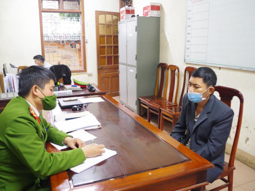 Đối tượng Dũng tại cơ quan công an. Đối tượng Dũng tại cơ quan công an.