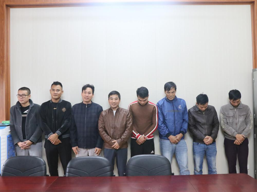 8 đối tượng “ép nợ” bị Cơ quan CSĐT Công an TP Hà Tĩnh bắt giữ. 8 đối tượng “ép nợ” bị Cơ quan CSĐT Công an TP Hà Tĩnh bắt giữ.