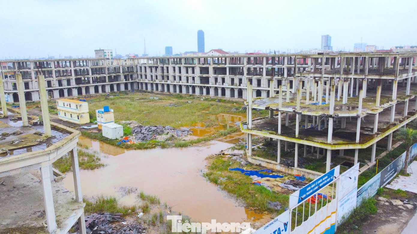 Theo quy hoạch, dự án được triển khai trên tổng diện tích hơn 24.000m2, quy mô 2 tòa chung cư cao 11 tầng, 61 lô nhà liền kề và shophouse.