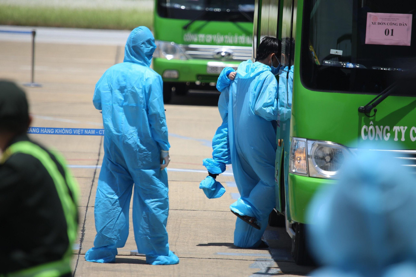 Sau khi hoàn thành việc đón các công dân trên chuyến 1, chuyến bay thứ 2 mang số QH 9206 cũng đã cất cánh từ sân bay Tân Sơn Nhất tiếp tục đưa 190 công dân Hà Tĩnh từ các tỉnh phía Nam trở về. Ba chuyến bay còn lại sẽ tiếp tục được cất cánh vào các ngày 7/8 và 8/8 để đưa trên 570 công dân Hà Tĩnh trong danh sách đã đăng ký trở về đợt 2. Sau khi hoàn thành việc đón các công dân trên chuyến 1, chuyến bay thứ 2 mang số QH 9206 cũng đã cất cánh từ sân bay Tân Sơn Nhất tiếp tục đưa 190 công dân Hà Tĩnh từ các tỉnh phía Nam trở về. Ba chuyến bay còn lại sẽ tiếp tục được cất cánh vào các ngày 7/8 và 8/8 để đưa trên 570 công dân Hà Tĩnh trong danh sách đã đăng ký trở về đợt 2.