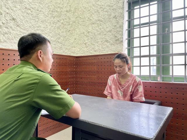 Nguyễn Thị Nhiên làm việc với cơ quan điều tra. Nguyễn Thị Nhiên làm việc với cơ quan điều tra.