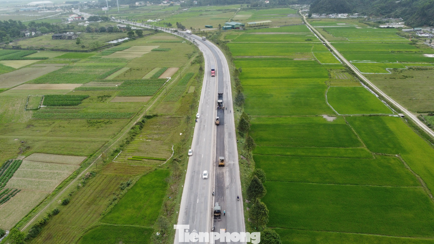 Ông Lâm Hoàng Linh - Phó giám đốc Chi nhánh BOT tuyến tránh thành phố Vinh cho biết, hiện nay đơn vị đang huy động nhân lực, máy móc để sửa chữa lại những điểm hư hỏng trên dọc tuyến đoạn từ Nam cầu Bến Thủy đến Bắc tuyến tránh thành phố Hà Tĩnh. Việc sửa chữa trên dọc tuyến sẽ hoàn thành trong tháng 3 này.