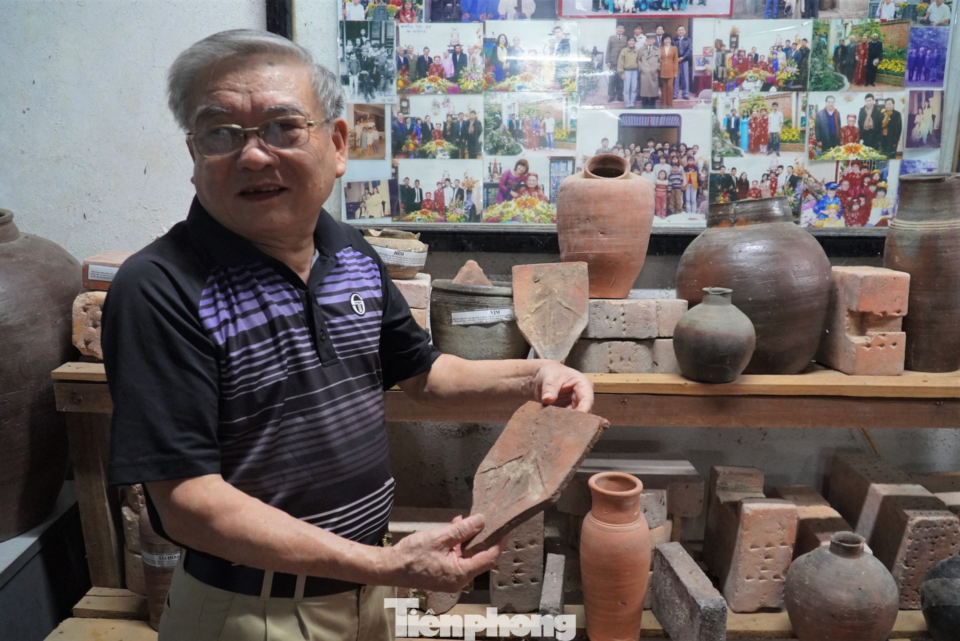 Ông Lê Doãn Hoạt (74 tuổi, đời thứ 10 dòng họ Lê Doãn) cho biết sau khi khuôn viên nhà thờ dòng họ được xây dựng, ông cùng con cháu trong dòng họ đã sưu tầm những hiện vật về làng nghề để lưu giữ tại đây. Hiện tại đã có sưu tầm được hơn 40 sản phẩm của làng gốm Cẩm Trang xưa.