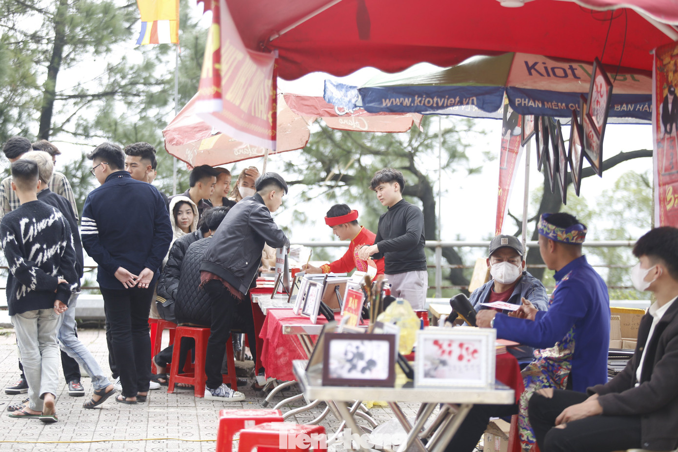 Theo kế hoạch, vào sáng nay ngày 27/1 (tức ngày mồng 6 Tết) UBND huyện Can Lộc phối hợp cùng Sở Văn hoá Thể thao và Du lịch tỉnh Hà Tĩnh tổ chức lễ khai hội chùa Hương Tích. Tuy nhiên do điều kiện thời tiết không thuận lợi nên lễ khai hội sẽ được diễn ra vào 8h sáng ngày 29/1 (tức ngày mùng 8 Âm Lịch).