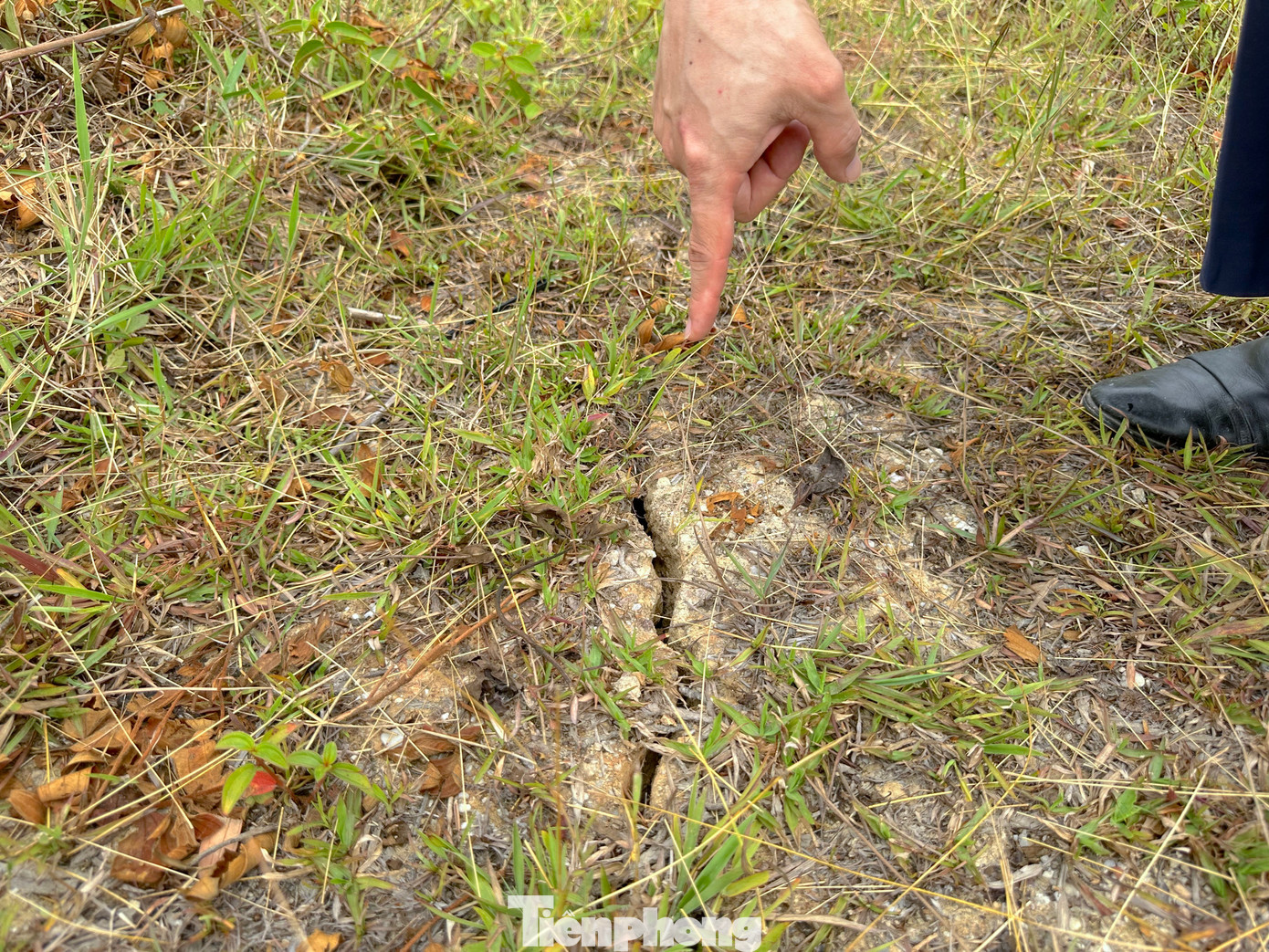 Xuất hiện điểm nứt tại hồ Cha Chạm ở xã Gia Phố (huyện Hương Khê).