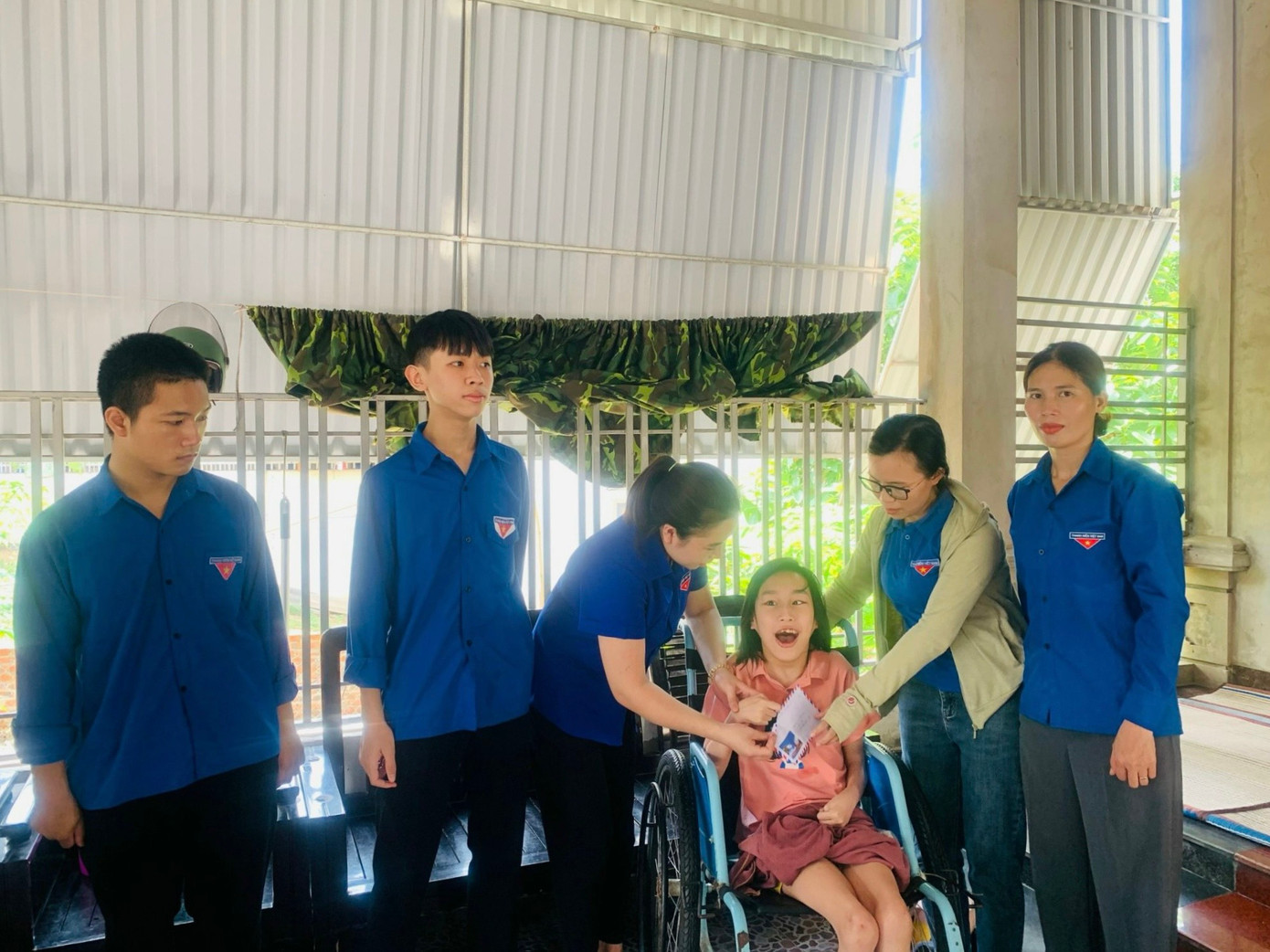 Trong ngày cao điểm, các cơ sở Đoàn đã trao tặng 4 khu vui chơi cho thiếu nhi; 4.670 suất quà, đồ dùng học tập, học bổng hỗ trợ “Em nuôi của Đoàn”.