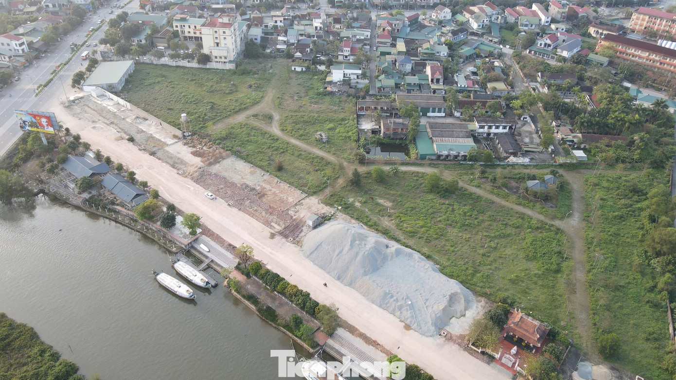 Năm 2004, tỉnh Hà Tĩnh giao cho Công ty CP hợp tác đầu tư Việt Trung (gọi tắt là Công ty Việt Trung) thuê khu "đất vàng" rộng gần 3ha tại phường Đại Nài (thành phố Hà Tĩnh) để xây dựng dự án nhà máy bia. Tuy nhiên dự án sau đó không được thực hiện. Đến năm 2017, Hà Tĩnh đã đồng ý cho Công ty Việt Trung chuyển đổi mục đích sử dụng đất, giao đất để làm Dự án Trung tâm thương mại, khách sạn Villa BMC Việt – Trung với tổng mức 1.230 tỷ đồng.