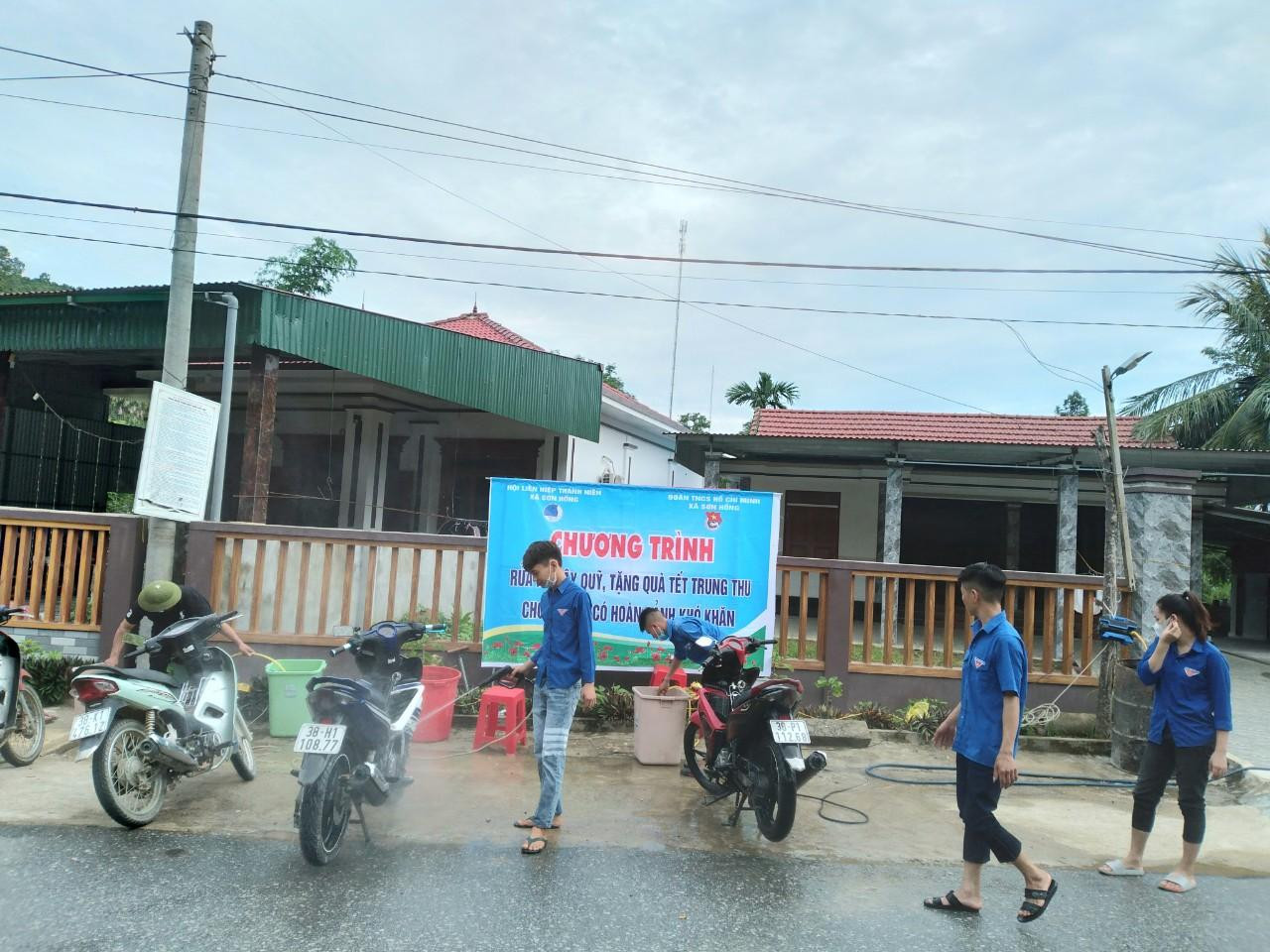 Anh Phan Tiến Cường - Bí thư Đoàn xã Sơn Hồng cho biết, sau khi chương trình rửa xe gây quỹ được triển khai, đến nay đã vận động thu về gần 5 triệu đồng. 