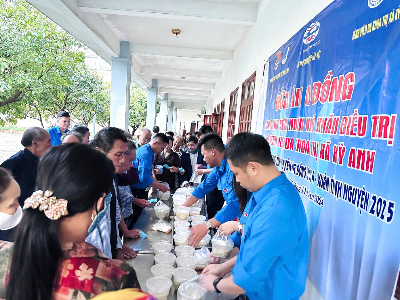 Tổ chức "Bữa ăn 0 đồng" hỗ trợ bệnh nhân đang điều trị tại bệnh viện.