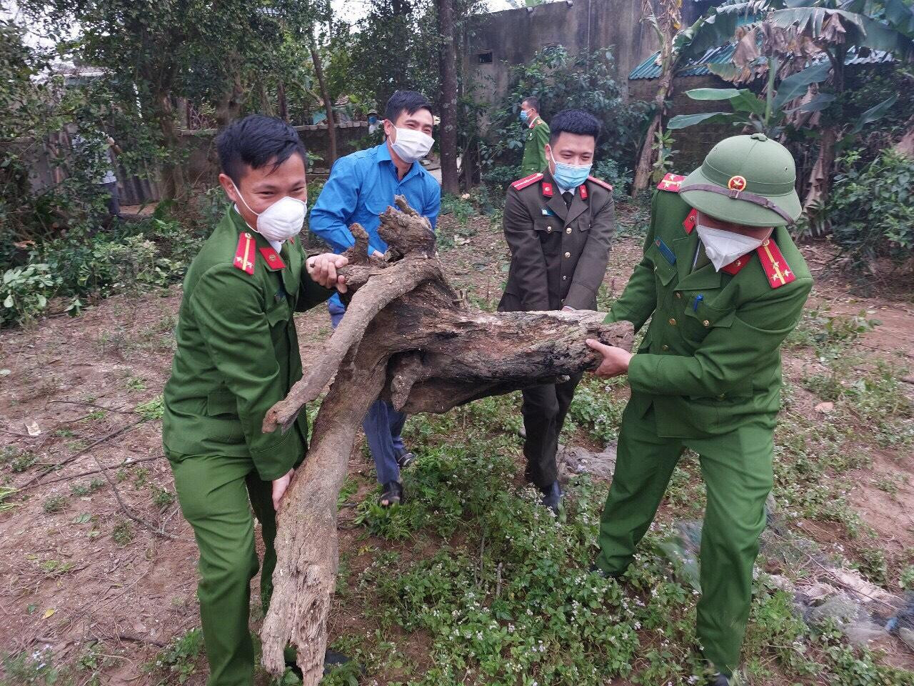 Tuần đầu Tháng Thanh niên, huyện Lộc Hà tiếp tục triển khai các hoạt động như chỉnh trang lại khuôn viên đường xá, hỗ trợ người dân thu dọn vườn tược... Tuổi trẻ Nghi Xuân thành lập 17 Đội Thanh niên tình nguyện chăm sóc, hỗ trợ các bệnh nhân COVID-19 tại nhà. Đội thanh niên sẽ hỗ trợ vận chuyển hàng hoá; kêu gọi hỗ trợ các bữa ăn, hỗ trợ lương thực thực phẩm miễn phí cho các bệnh nhân mắc COVID-19 có hoàn cảnh khó khăn.