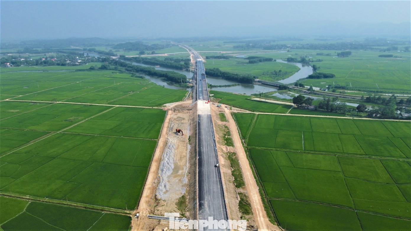 Dự án cao tốc Bãi Vọt - Hàm Nghi, một phần của cao tốc Bắc - Nam phía Đông qua Hà Tĩnh được khởi công vào tháng 1/2023, do Ban QLDA Thăng Long làm chủ đầu tư.