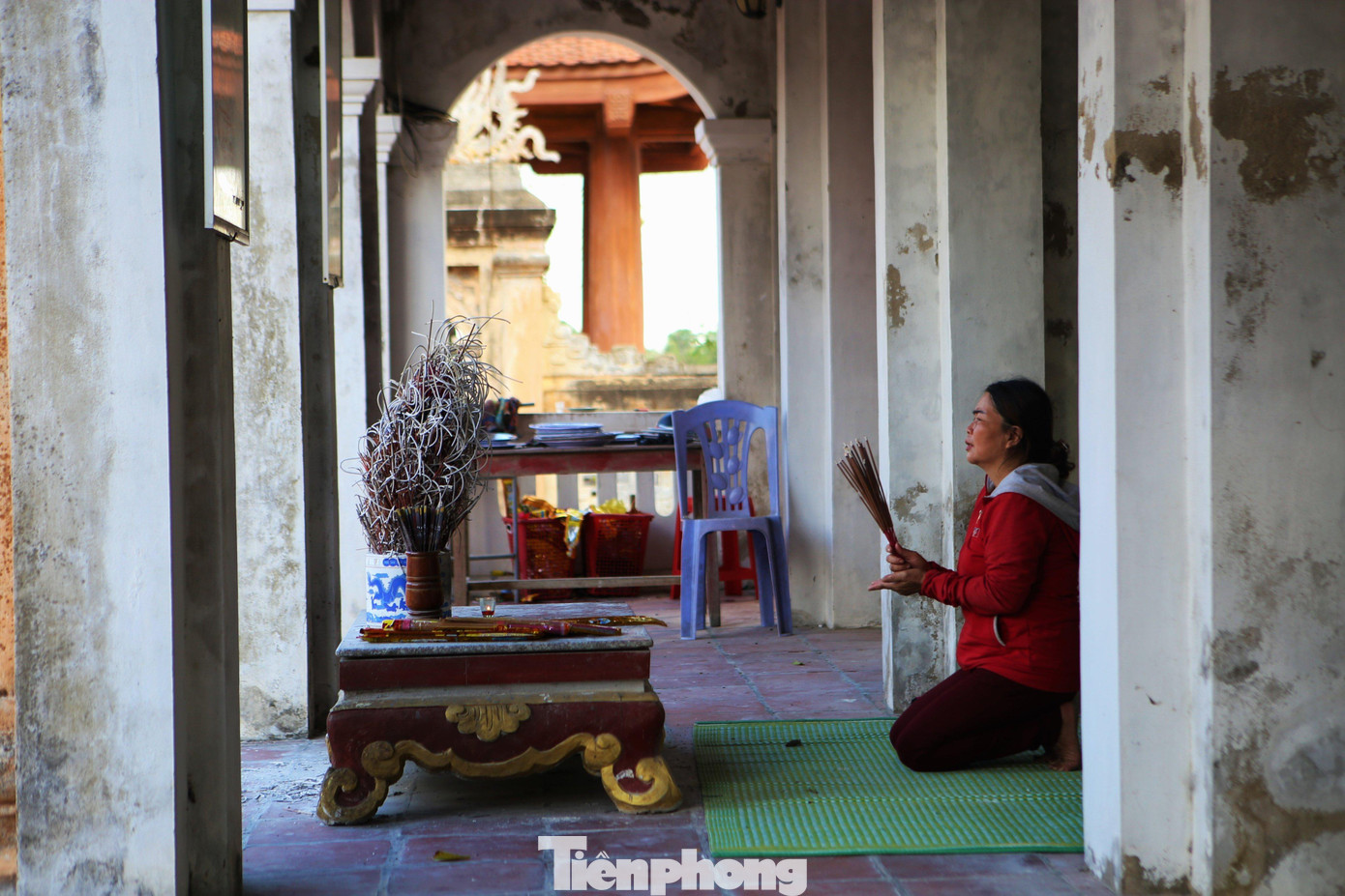 Đền Nen nơi được nhiều người dân đến thắp hương trong những ngày mùng 1, ngày Rằm hoặc cuối tháng.
