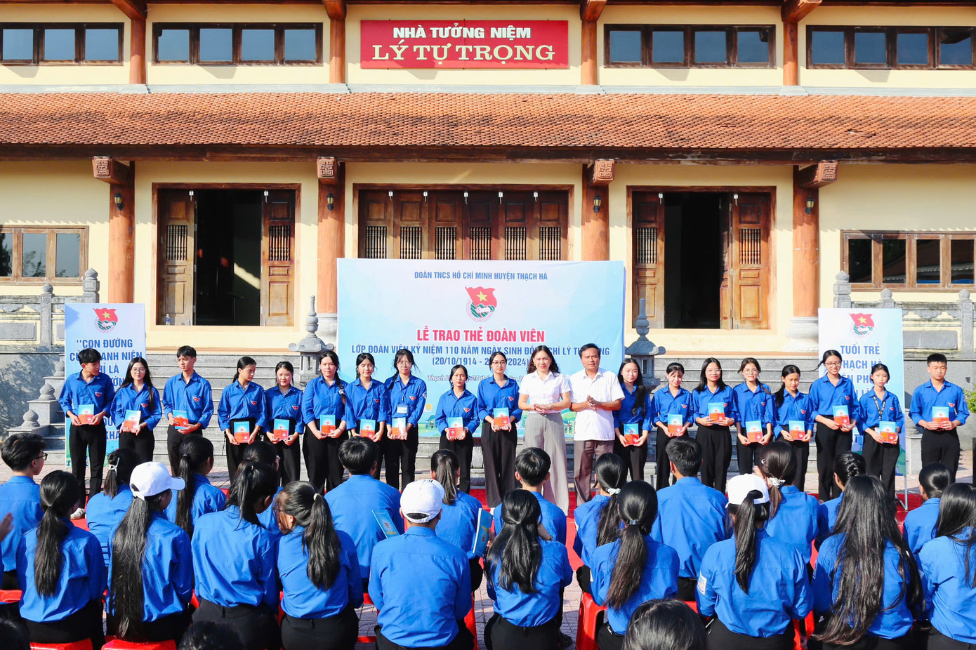 Nhân dịp Kỷ niệm 110 năm Ngày sinh anh Lý Tự Trọng (20/10/1914 - 20/10/2024), trong những ngày này, Khu tưởng niệm anh Lý Tự Trọng đã đón gần 15.000 lượt du khách, đoàn viên thanh niên trong và ngoài tỉnh về dâng hương, tưởng niệm. Nhân dịp Kỷ niệm 110 năm Ngày sinh anh Lý Tự Trọng (20/10/1914 - 20/10/2024), trong những ngày này, Khu tưởng niệm anh Lý Tự Trọng đã đón gần 15.000 lượt du khách, đoàn viên thanh niên trong và ngoài tỉnh về dâng hương, tưởng niệm.