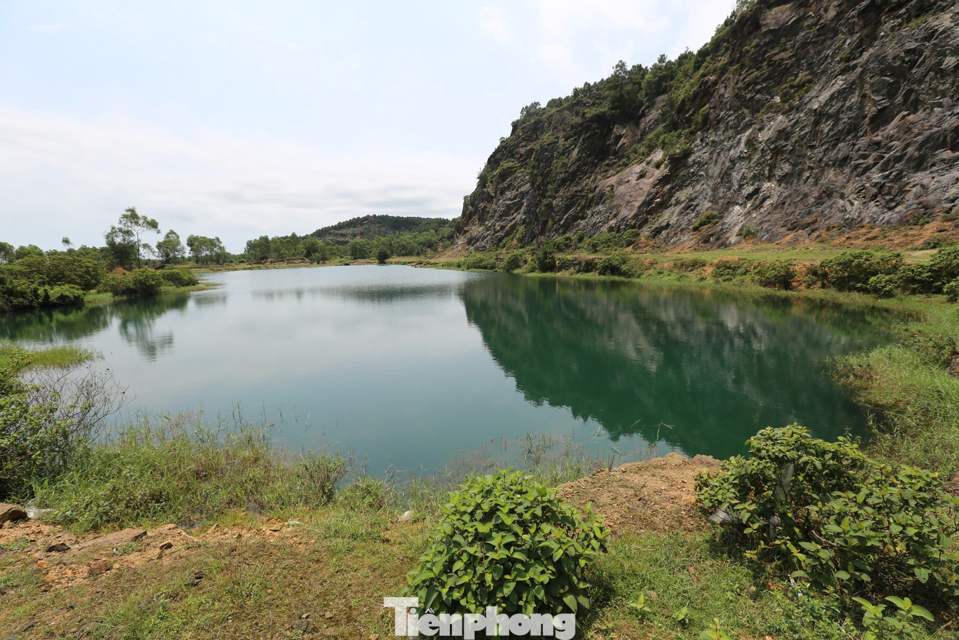 Nhiều mỏ đá chưa thực hiện hoàn thổ theo đúng quy định. Nhiều mỏ đá chưa thực hiện hoàn thổ theo đúng quy định.