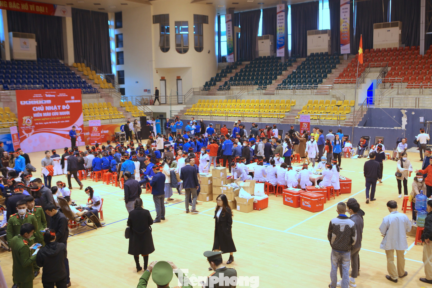 Chương trình do báo Tiền Phong phối hợp với Ban Thường vụ Tỉnh Đoàn, Hội LHTN Việt Nam tỉnh, Liên đoàn Lao động tỉnh, Hội Chữ thập đỏ, Bệnh viện Đa khoa tỉnh Hà Tĩnh tổ chức tại Nhà thi đấu Thể dục Thể thao tỉnh (đường Nguyễn Biểu, thành phố Hà Tĩnh).