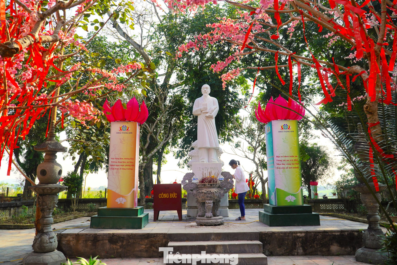 Lung linh sắc Xuân tại ngôi chùa cổ gắn liền với Đại danh y Lê Hữu Trác.