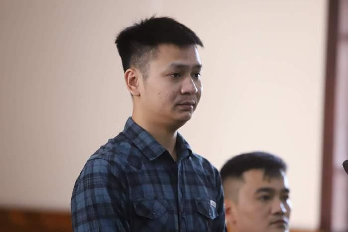 Bị cáo Lê Đình Tú tại phiên toà xét xử. Bị cáo Lê Đình Tú tại phiên toà xét xử.