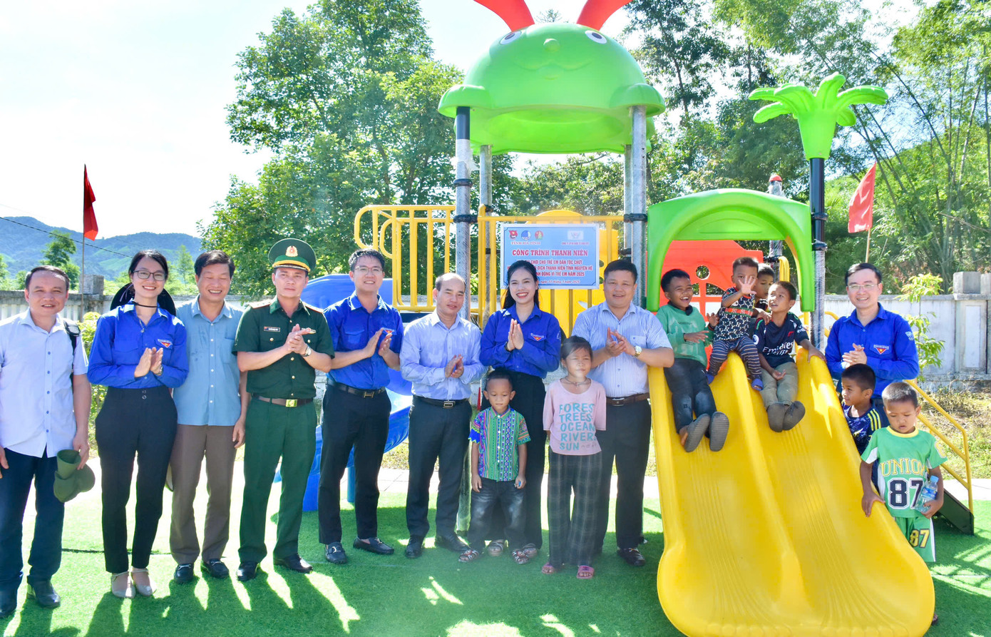Tổ chức bàn giao Công trình Khu vui chơi cho trẻ em.