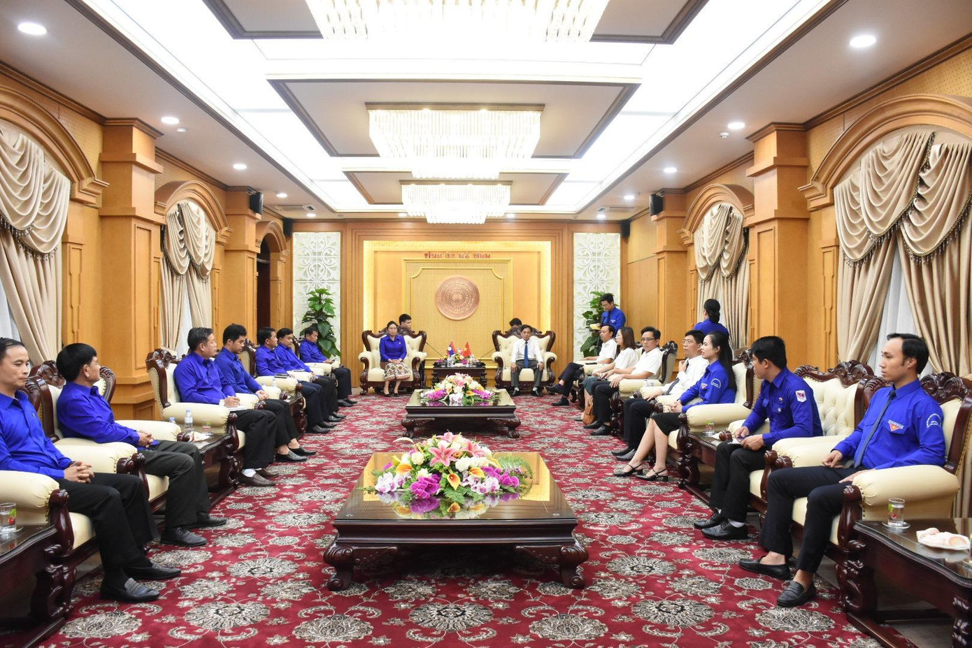 Đoàn đại biểu Đoàn thanh niên Nhân dân Cách mạng Lào chào xã giao lãnh đạo tỉnh Hà Tĩnh. Đoàn đại biểu Đoàn thanh niên Nhân dân Cách mạng Lào chào xã giao lãnh đạo tỉnh Hà Tĩnh.