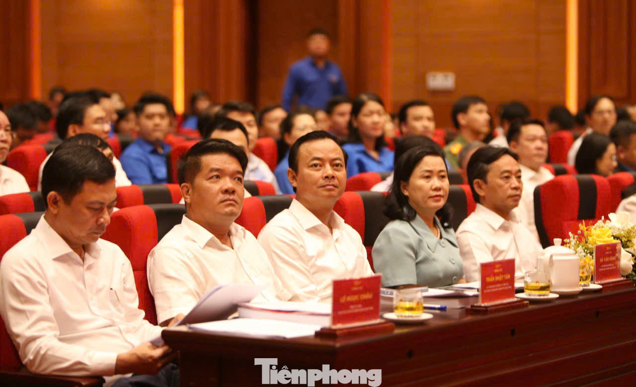 Tham dự hội thảo có đại diện lãnh đạo các ban, bộ, ngành, cơ quan Trung ương, lãnh đạo các ban, sở, ngành, đoàn thể tỉnh Hà Tĩnh; các chuyên gia, nhà khoa học, nhà nghiên cứu, đại diện thân nhân anh Lý Tự Trọng; cán bộ đoàn và các đại diện thế hệ trẻ tiêu biểu.