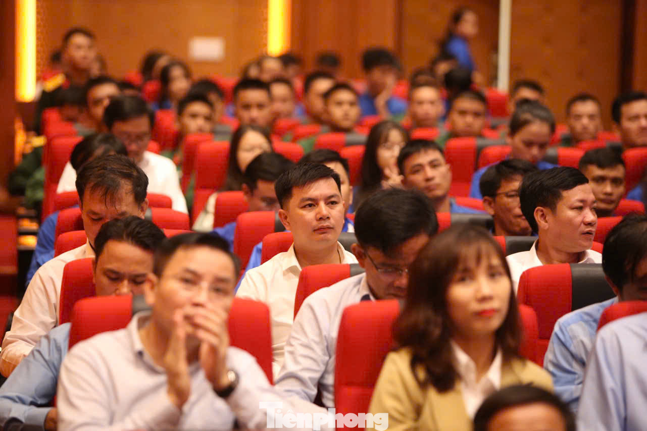 Tại hội thảo, các đại biểu đã được nghe 13 tham luận và phát biểu trao đổi, làm rõ về cuộc đời và sự nghiệp cách mạng của anh Lý Tự Trọng, người thanh niên với tinh thần quả cảm, là tấm gương sáng ngời cho thế hệ trẻ học tập và noi theo.