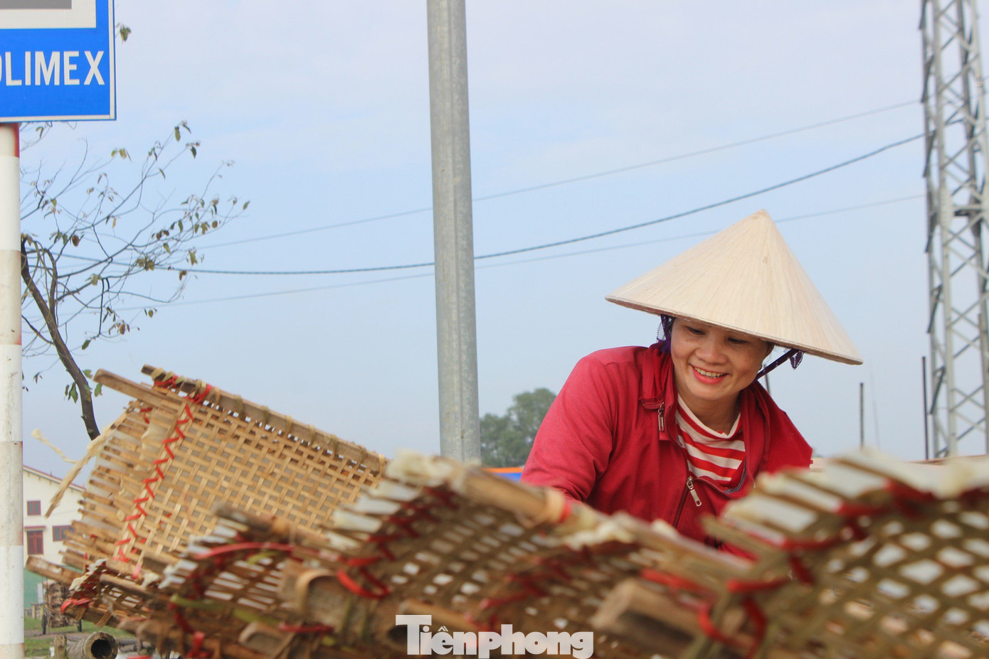 Từ sáng sớm, "thủ phủ" bánh đa nem ở Hà Tĩnh đã bắt đầu sáng đèn, bước vào ngày làm việc bận rộn... Từ sáng sớm, "thủ phủ" bánh đa nem ở Hà Tĩnh đã bắt đầu sáng đèn, bước vào ngày làm việc bận rộn...