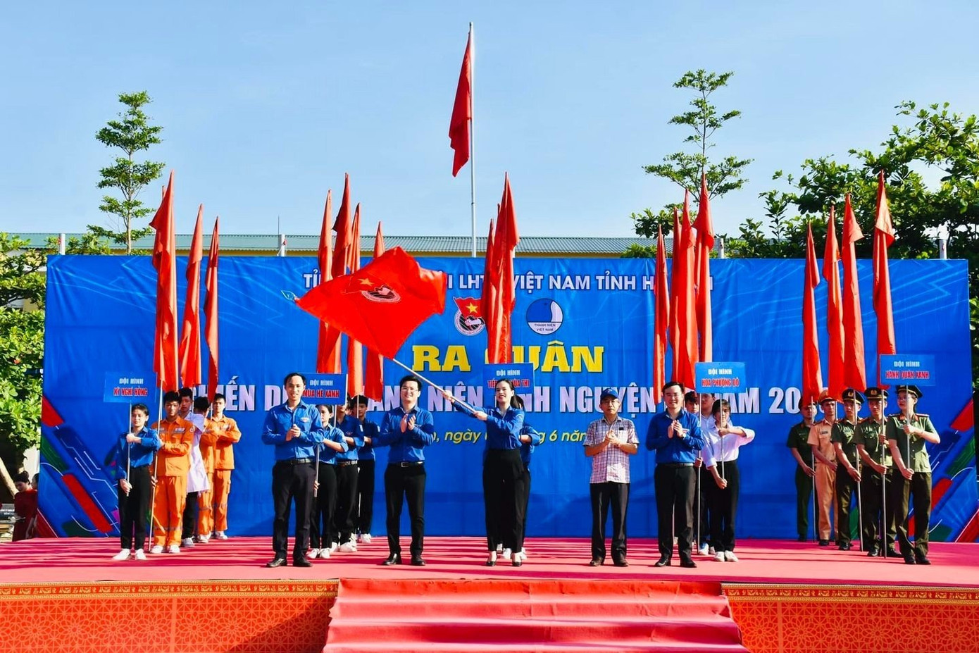 Tuổi trẻ Hà Tĩnh ra quân Chiến dịch thanh niên tình nguyện Hè 2023.