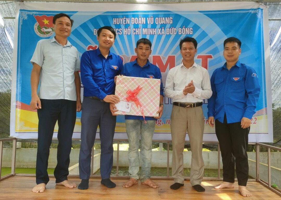 Ra mắt công trình số hóa các thông tin, nhóm tư vấn trực tuyến hỗ trợ thanh niên khởi nghiệp, lập nghiệp. Kết quả, toàn tỉnh tổ chức 3 lớp tư vấn, hướng nghiệp, kỹ năng khởi nghiệp, xây dựng sản phẩm ocop cho hơn 900 ĐVTN….