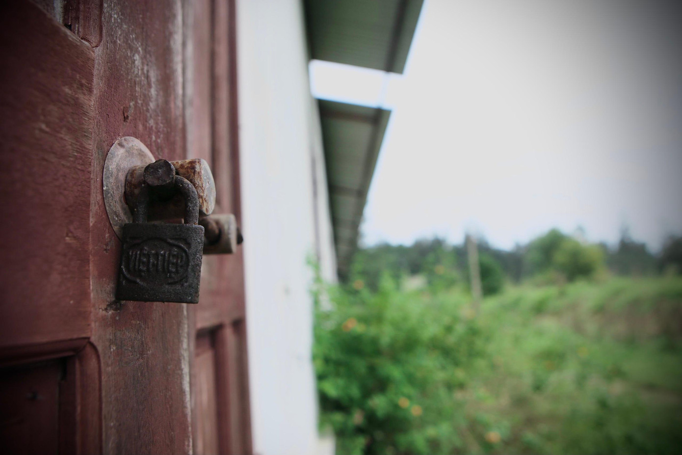 Cửa đóng im lìm suốt 5 năm qua.