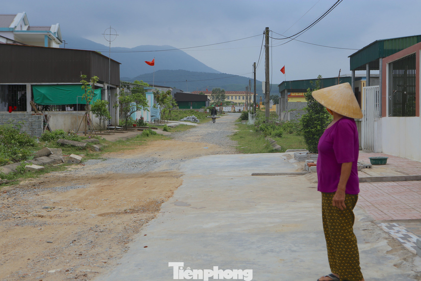 Năm 2010, để nhường đất cho các dự án lớn ở khu kinh tế Vũng Áng (thị xã Kỳ Anh), tỉnh Hà Tĩnh chủ trương di dời hàng trăm hộ dân ở xã Kỳ Lợi lên khu tái định cư Tân Phúc Thành (phường Kỳ Trinh, thị xã Kỳ Anh). Cụ thể đợt 1 vào năm 2010 di dời 289 hộ, đến tháng 8/2020 di dời hơn 250 hộ dân đến khu tái định cư mới.