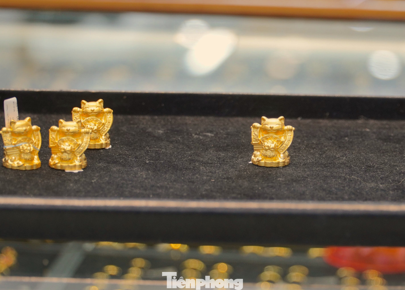 Những con mèo được làm từ 1 chỉ vàng 999.