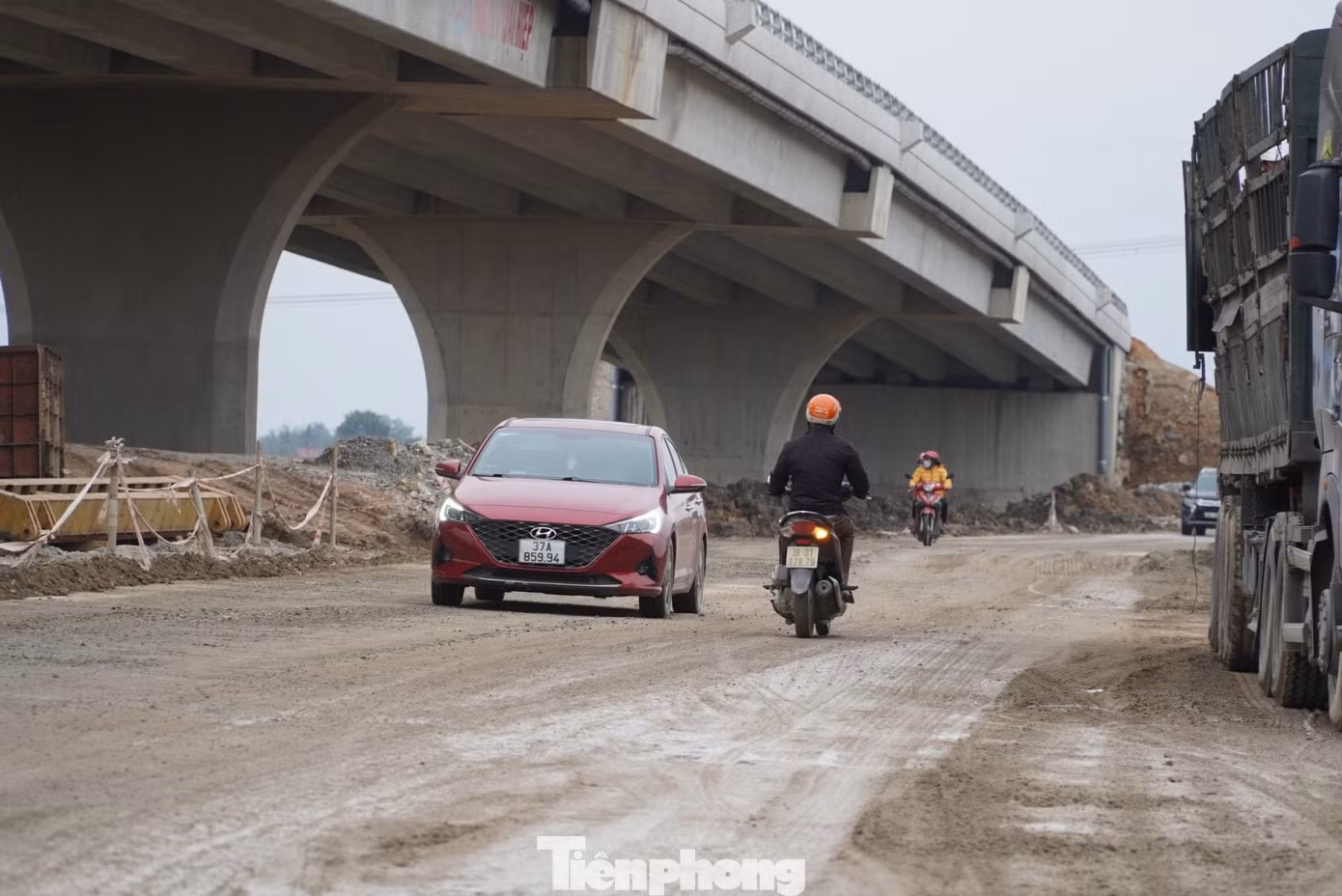 Theo thống kê, do nhà thầu không đảm bảo biện pháp an toàn đã dẫn đến một số vụ va chạm giao thông khiến 1 người tử vong, 3 người bị thương tại đoạn đường này.