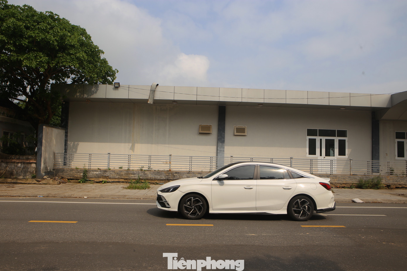 Đại diện UBND xã Thạch Trung cho biết, việc dự án không thực hiện đúng như cam kết ban đầu đã dẫn tới sự lãng phí rất lớn về đất đai. Địa phương đã nhiều lần có ý kiến và đề xuất thu hồi để có phương án xử lý.