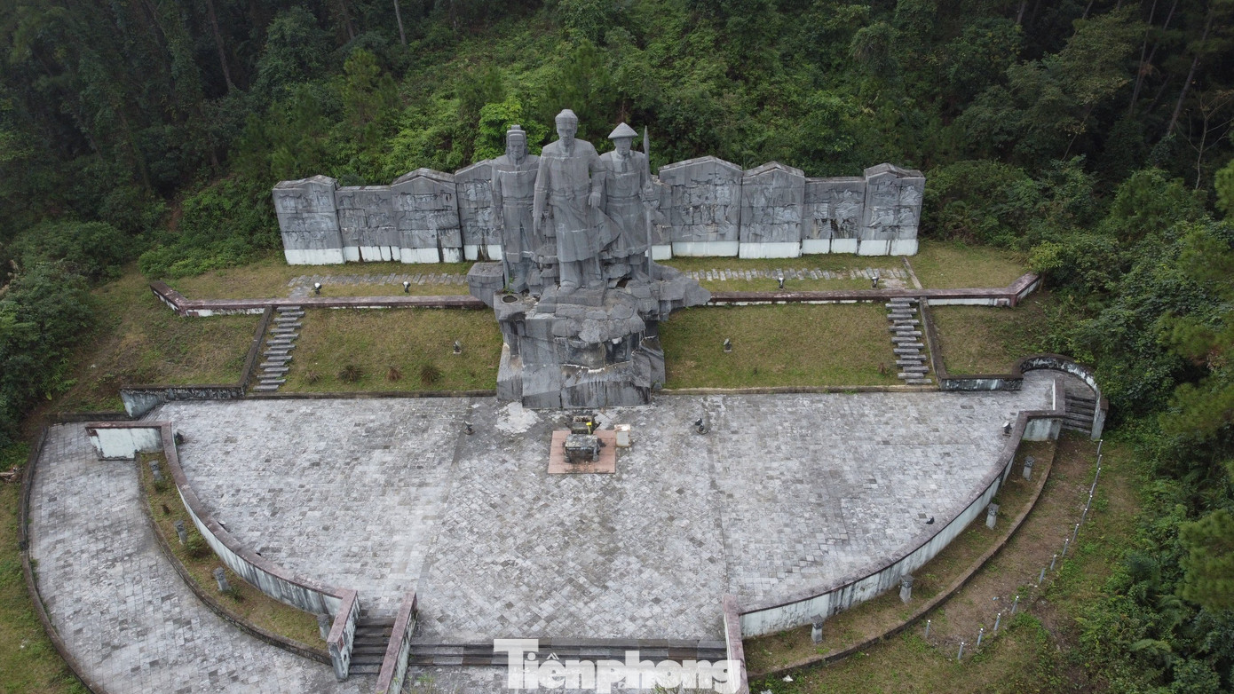 Năm 2009, huyện Vũ Quang (Hà Tĩnh) đã động thổ xây dựng khu tượng đài Phan Đình Phùng. Công trình này gắn với một sự kiện lịch sử quan trọng của phong trào Cần Vương (1885 - 1896).