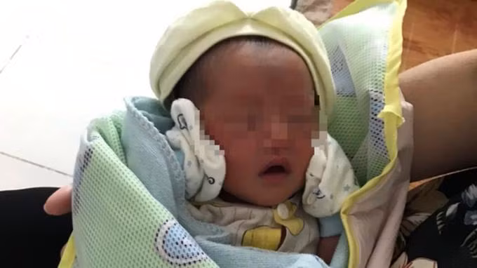 Bé gái hiện đang được chăm sóc, sức khoẻ ổn định.