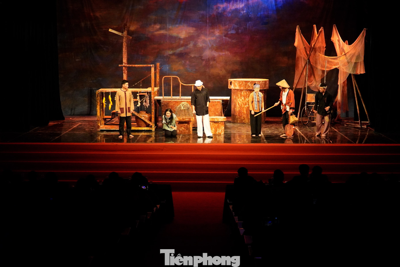 Vở kịch 'Sống mãi tuổi 17' được công chiếu tại Hà Tĩnh. Ảnh H.N