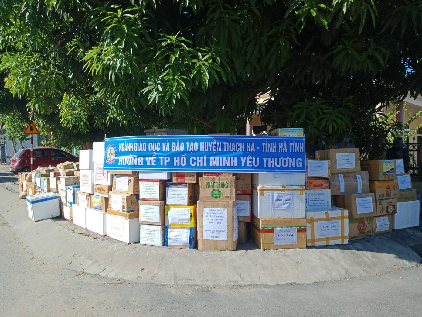 Ngành giáo dục huyện Thạch Hà cùng chung tay hỗ trợ miền Nam đẩy lùi dịch bệnh.