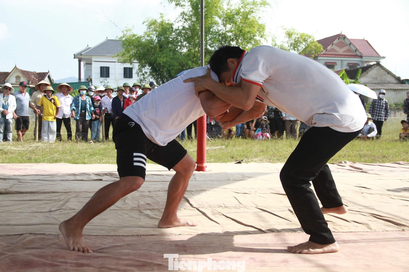 Ông Lê Sỹ Thái - Phó Chủ tịch UBND xã Thuần Thiện cho biết, hội vật của làng Thuần Thiện có từ thời Mai Thúc Loan, thế kỷ thứ 8. Địa phương duy trì lễ hội truyền thống này vào các ngày lễ lớn như Tết Nguyên đán, Quốc khánh 2/9. Lễ hội vật giúp trai làng rèn luyện sức khỏe, sự khéo léo đồng thời tăng cường mối quan hệ đoàn kết giữa các thôn, là nét văn hoá độc đáo của địa phương.