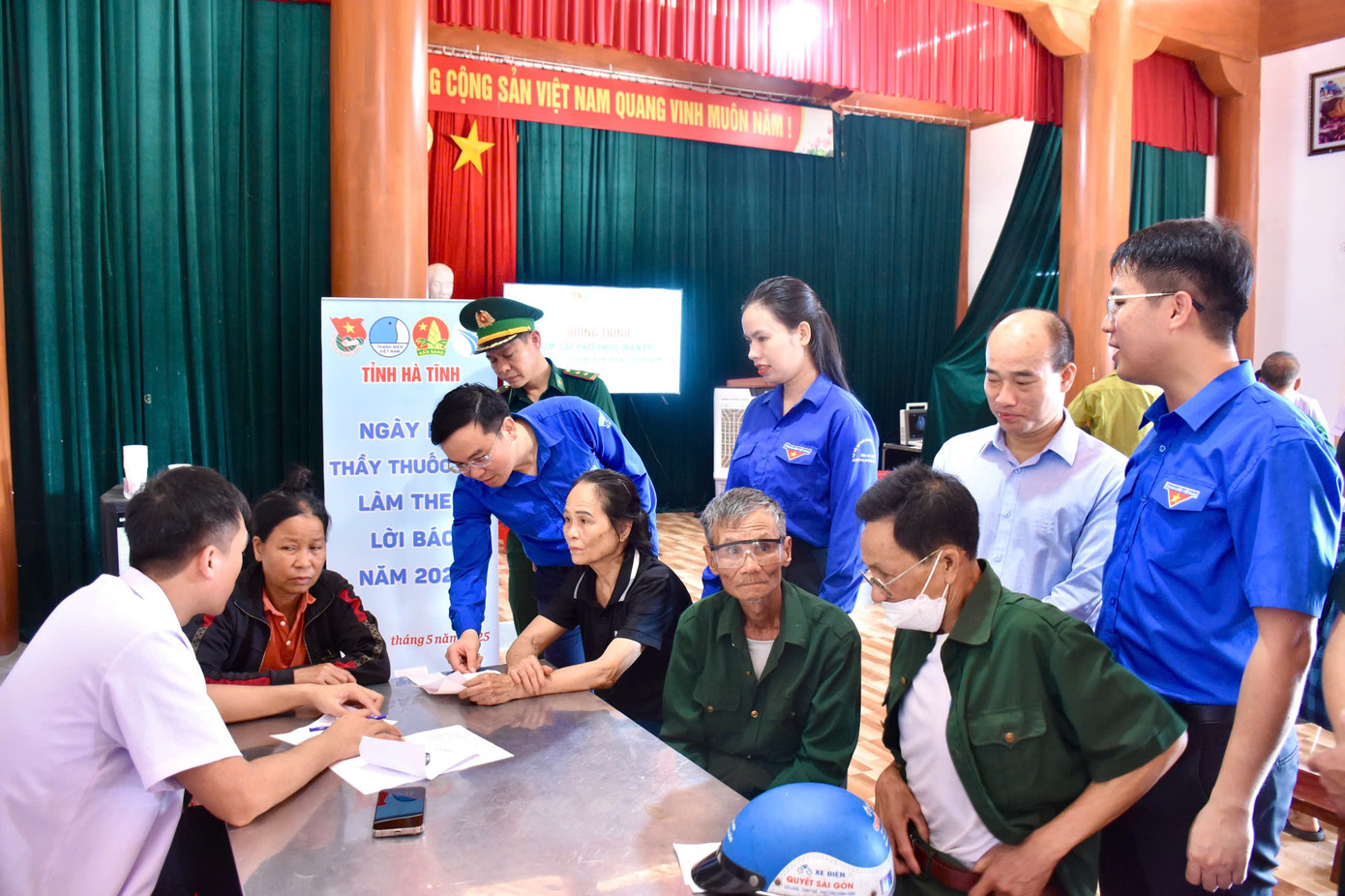 Tại Chiến dịch Thanh niên tình nguyện hè và hưởng ứng Tháng hành động vì trẻ em năm 2025, tuổi trẻ Hà Tĩnh đã huy động xã hội hóa tổng nguồn lực gần 1,8 tỷ đồng trao tặng công trình thanh niên cho các địa phương, trường học.