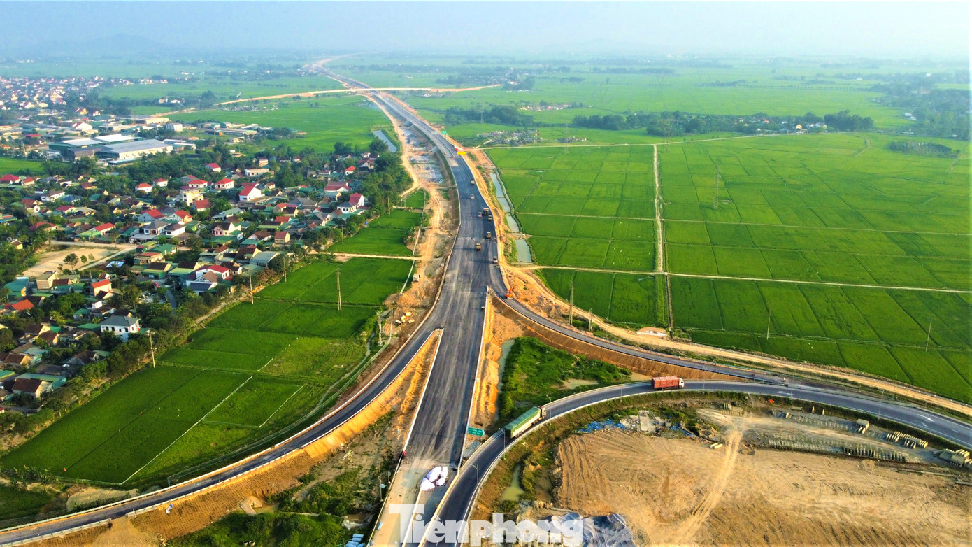 Theo kế hoạch, dự án sẽ được thông xe kỹ thuật toàn bộ ngày 19/4 và đưa vào khai thác tuyến chính vào ngày 28/4.