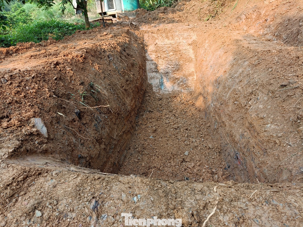 Theo Phòng Nông nghiệp & Phát triển Nông thôn huyện Vũ Quang, trước tình trạng nắng nóng kéo dài, phòng đã chỉ đạo các địa phương tích cực hướng dẫn người dân thực hiện các biện pháp chống nóng như: ủ gốc cho cây, đầu tư hệ thống tưới; chủ động đào ao tích nước nếu có điều kiện; thường xuyên thăm vườn để có biện pháp chăm sóc phù hợp.