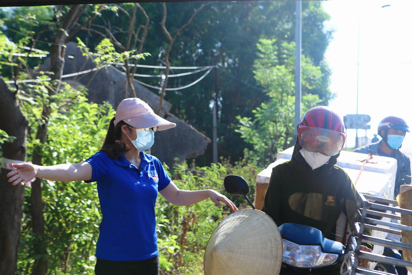 Triển khai xét test nhanh tại trạm y tế các xã, phường, khi phát hiện mọi trường hợp ho, sốt thì phải thực hiện ngay việc xét nghiệm bằng test nhanh.