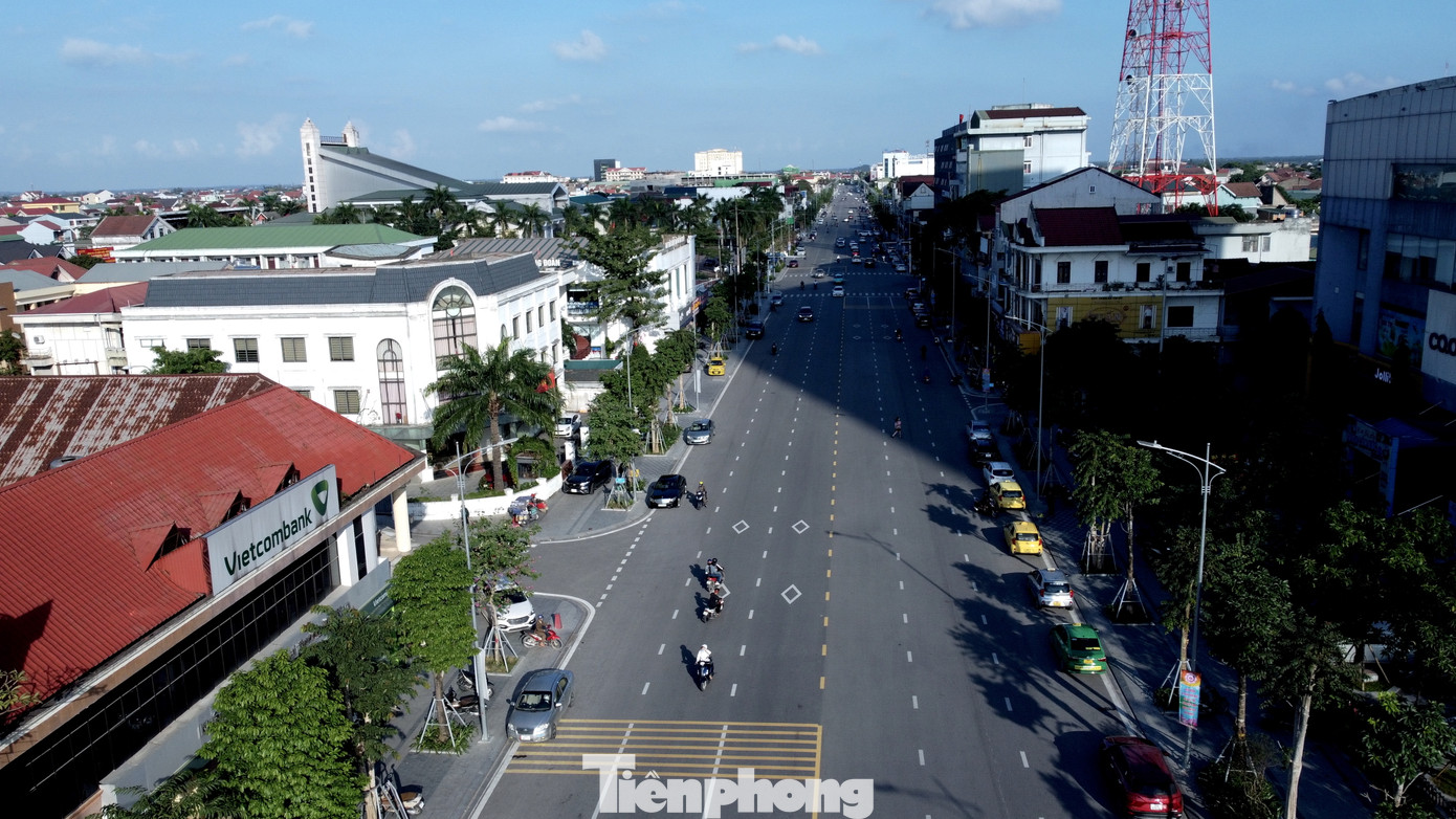 Lãnh đạo thành phố Hà Tĩnh cho biết, việc mở rộng thành phố sẽ đủ điều kiện để thành phố Hà Tĩnh đạt tiêu chí đô thị loại II. Theo tiêu chí của Trung ương, đô thị loại II phải đảm bảo dân số 250.000 người dân, diện tích trên 170km2. Ngoài ra hiện nay không gian phát triển của thành phố Hà Tĩnh không còn nữa. Lãnh đạo thành phố Hà Tĩnh cho biết, việc mở rộng thành phố sẽ đủ điều kiện để thành phố Hà Tĩnh đạt tiêu chí đô thị loại II. Theo tiêu chí của Trung ương, đô thị loại II phải đảm bảo dân số 250.000 người dân, diện tích trên 170km2. Ngoài ra hiện nay không gian phát triển của thành phố Hà Tĩnh không còn nữa.