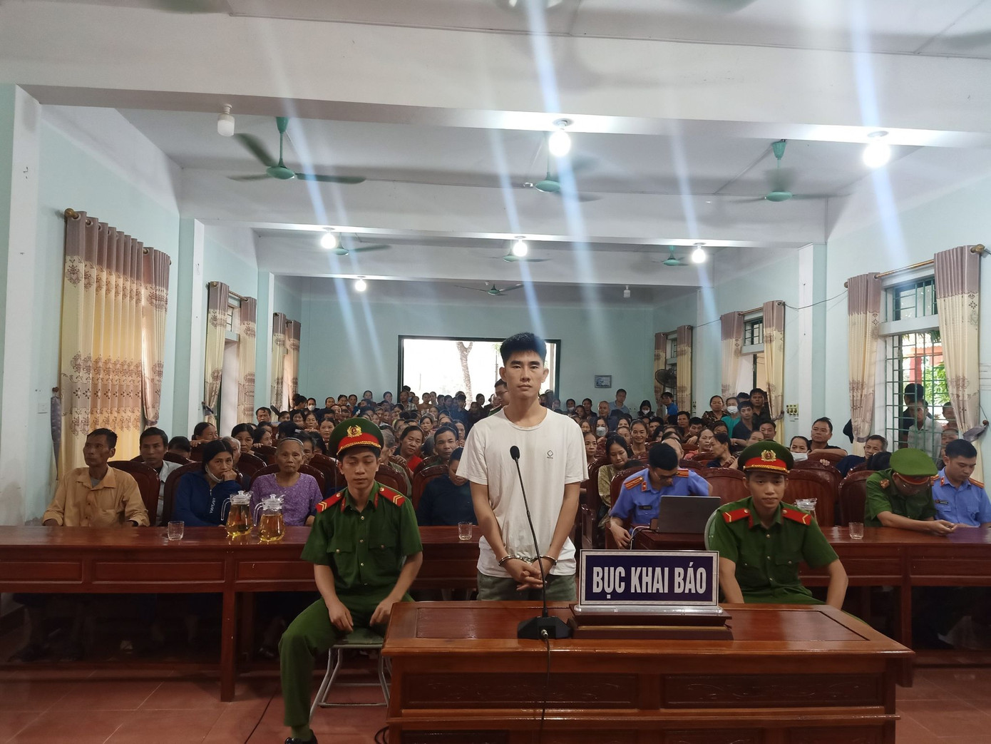 Bị cáo Hiệu tại phiên toà xét xử. Bị cáo Hiệu tại phiên toà xét xử.