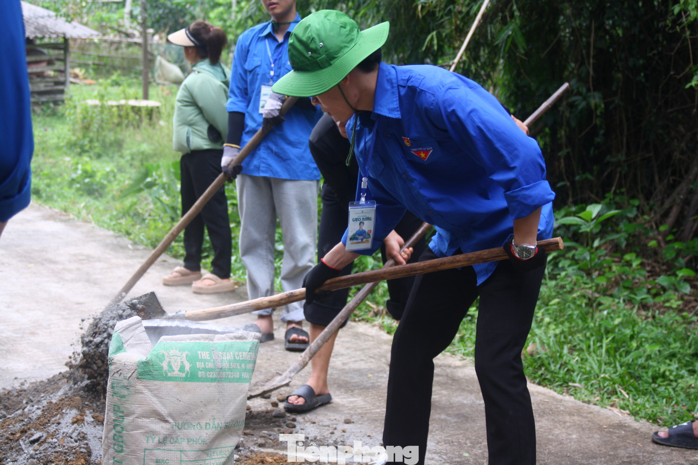 “Khi đến đây, em được học hỏi kỹ năng, trau dồi bản thân, giúp mình trưởng thành hơn rất nhiều. Chuyến hành trình này dẫu có vất vả, nhưng để lại nhiều kỷ niệm đẹp trong ký ức tuổi trẻ khi được góp sức thực hiện phần việc ý nghĩa trong mùa hè này”, em Nguyễn Huy Thông - sinh viên năm 2, Trường Học viện Ngoại giao chia sẻ.